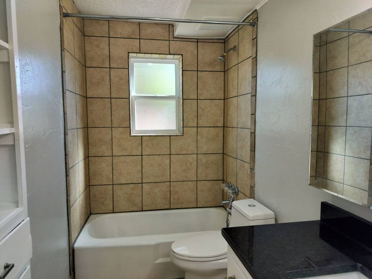 Apartment for rent at 301 N University Dr, Edmond, OK 73034