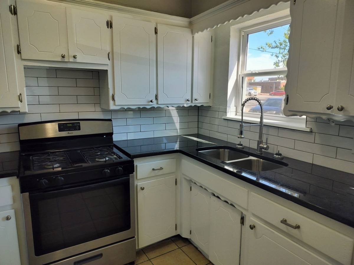Apartment for rent at 301 N University Dr, Edmond, OK 73034