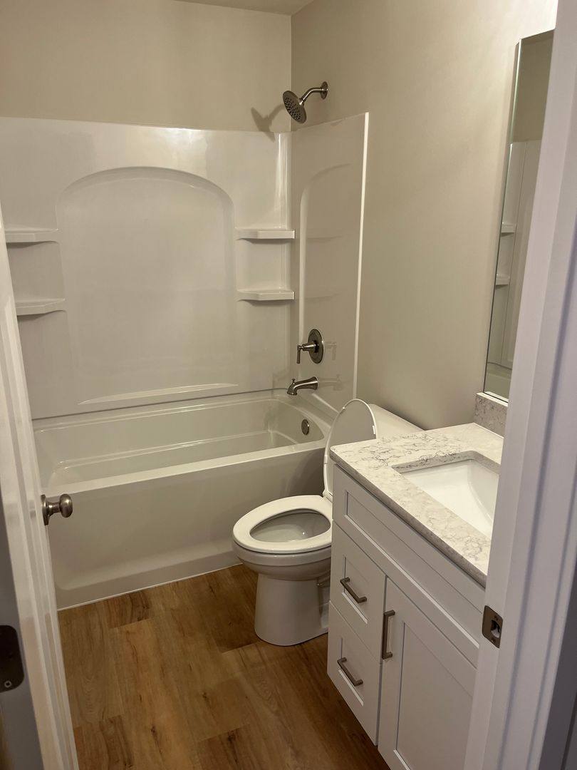 House for rent at 12354 Edgewater Dr, Papillion, NE 68046