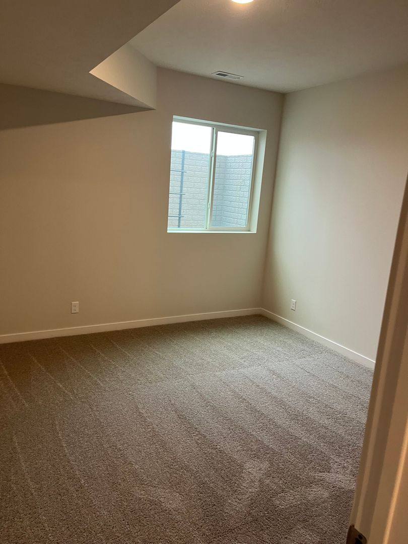 House for rent at 12354 Edgewater Dr, Papillion, NE 68046