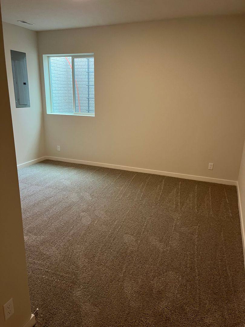 House for rent at 12354 Edgewater Dr, Papillion, NE 68046