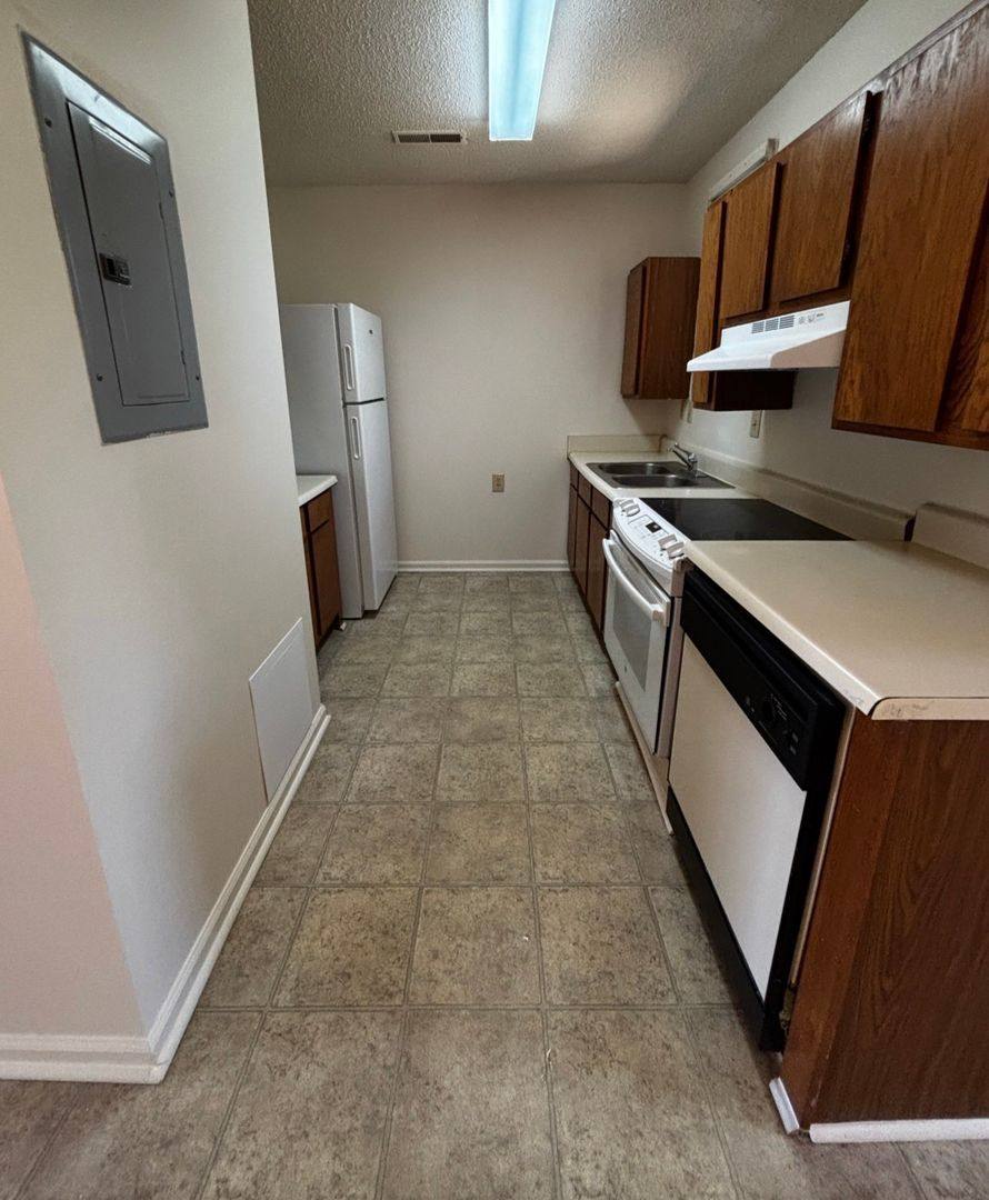 Apartment for rent at 1601 W Elm St, Athens, AL 35611