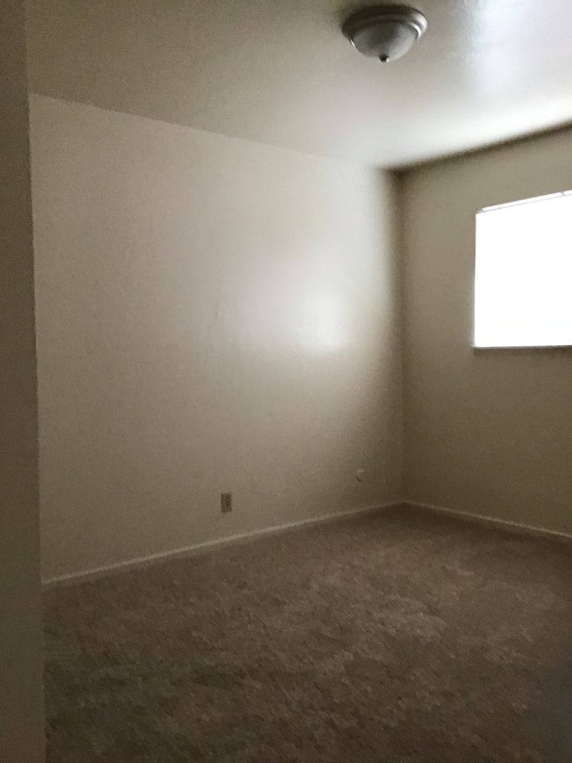 Apartment for rent at 1027 F St, Marysville, CA 95901