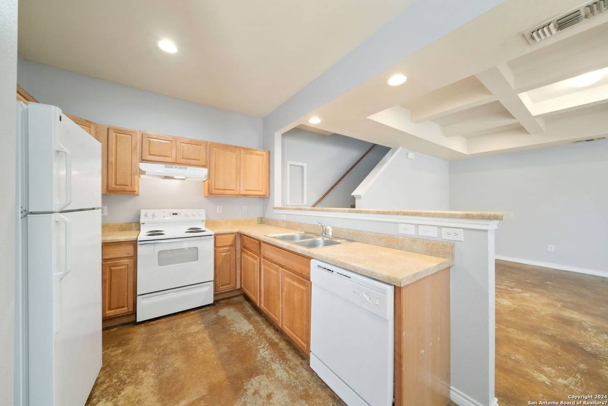 Townhouse for rent at 6410 Summit Oak, San Antonio, TX 78229