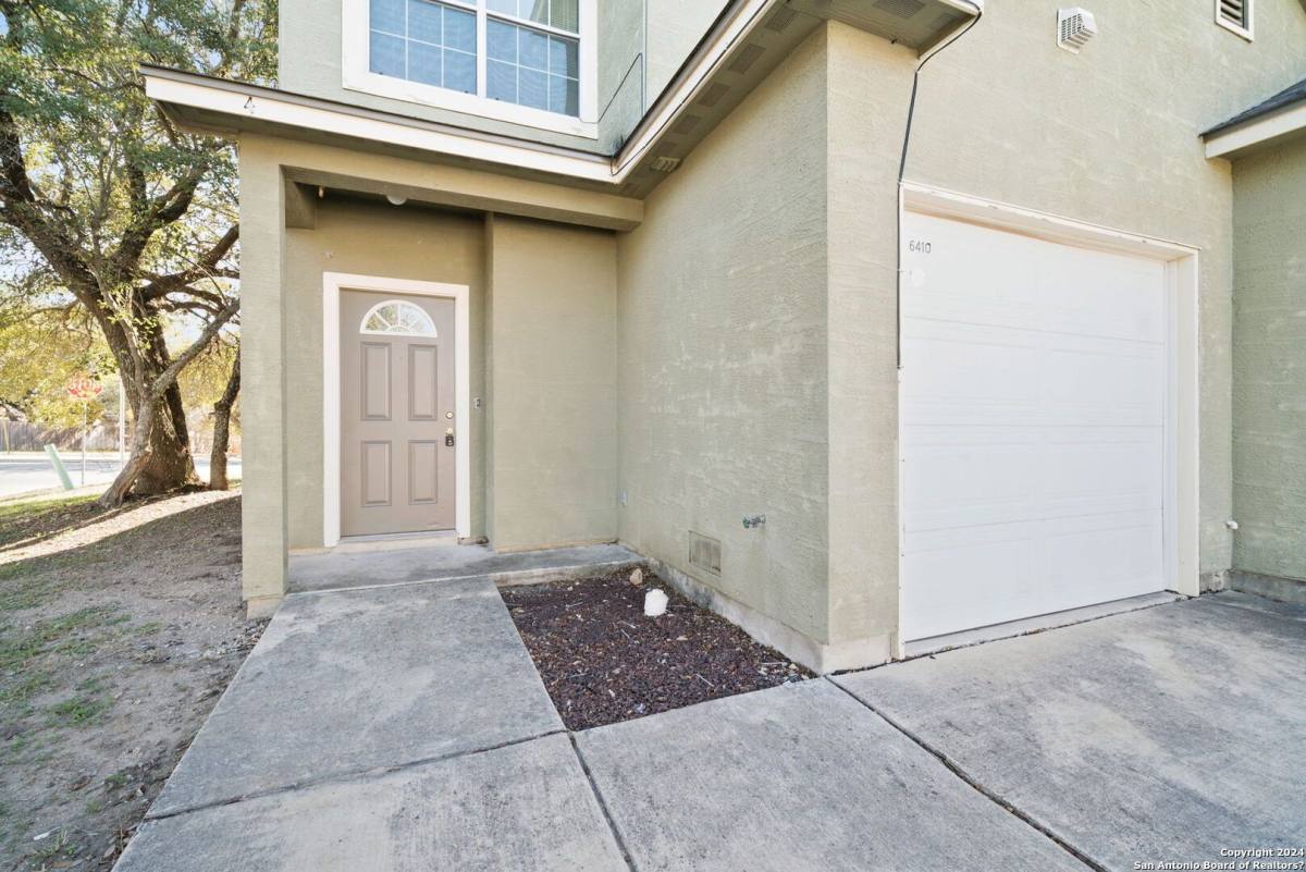 Townhouse for rent at 6410 Summit Oak, San Antonio, TX 78229