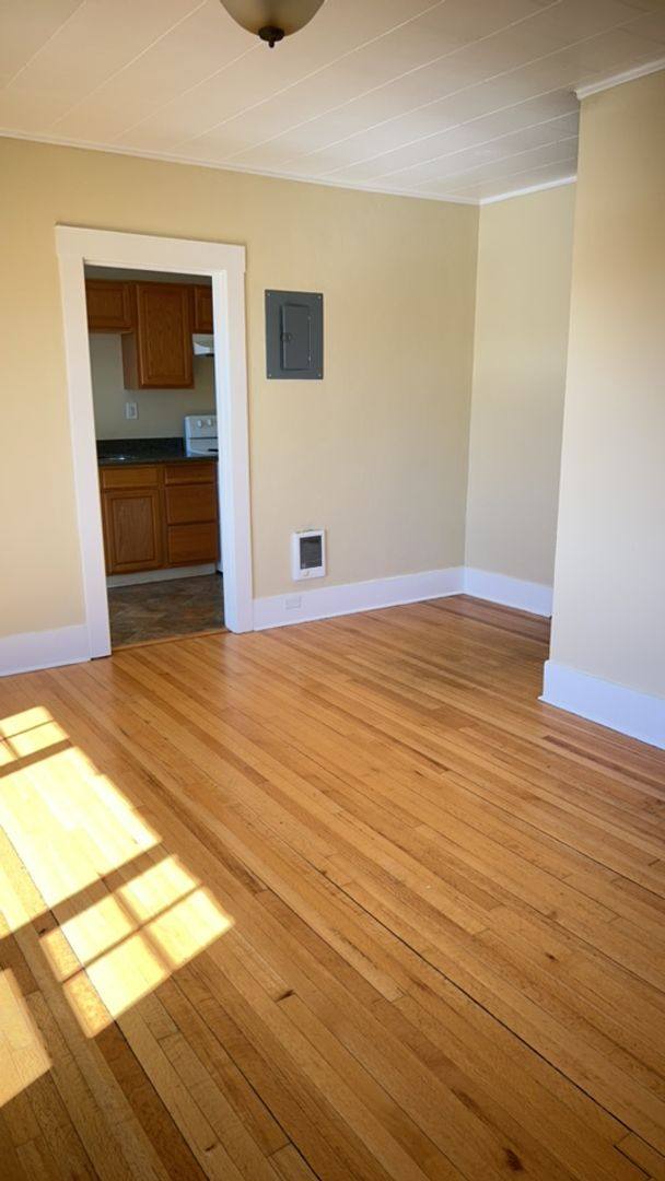 Apartment for rent at 38 N Oakdale Ave, Medford, OR 97501