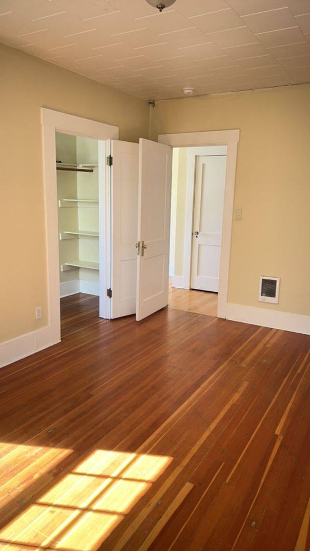 Apartment for rent at 38 N Oakdale Ave, Medford, OR 97501