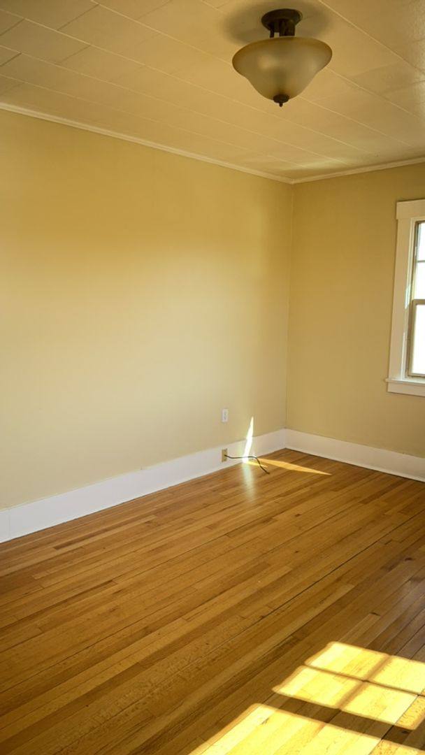 Apartment for rent at 38 N Oakdale Ave, Medford, OR 97501
