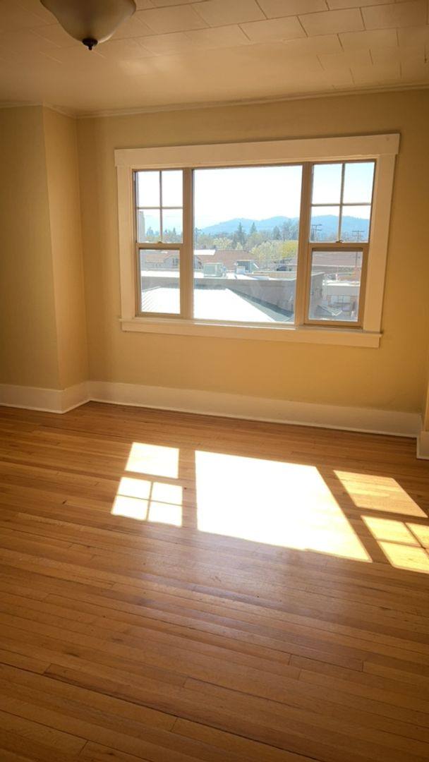 Apartment for rent at 38 N Oakdale Ave, Medford, OR 97501