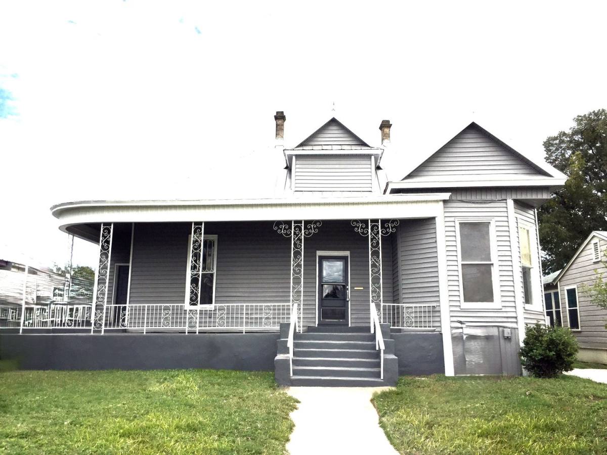 House for rent at 1018 Olive St, San Antonio, TX 78202