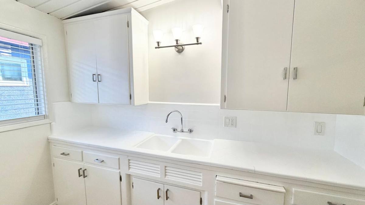 Apartment for rent at 4115 Palmwood Dr, Los Angeles, CA 90008