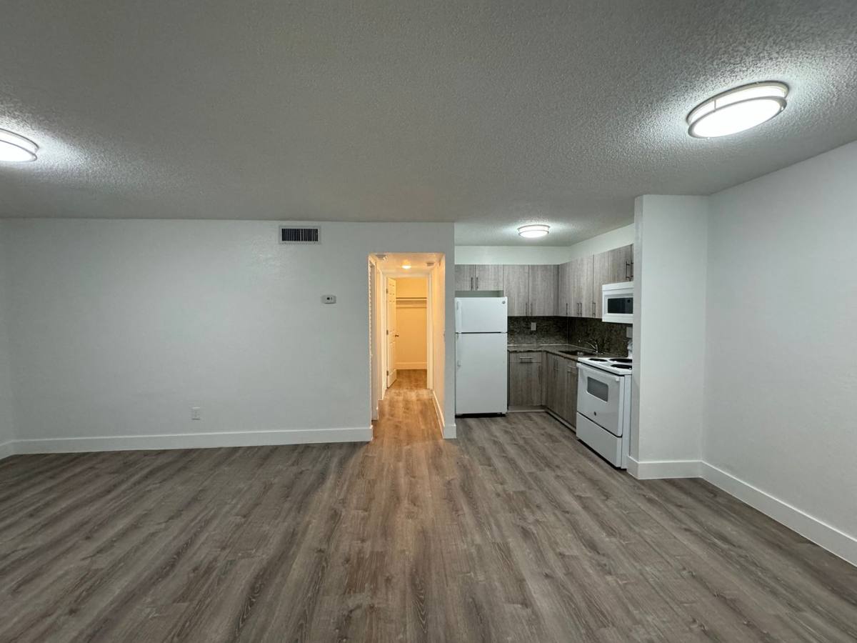 Apartment for rent at 2910 Pierce St, Hollywood, FL 33020