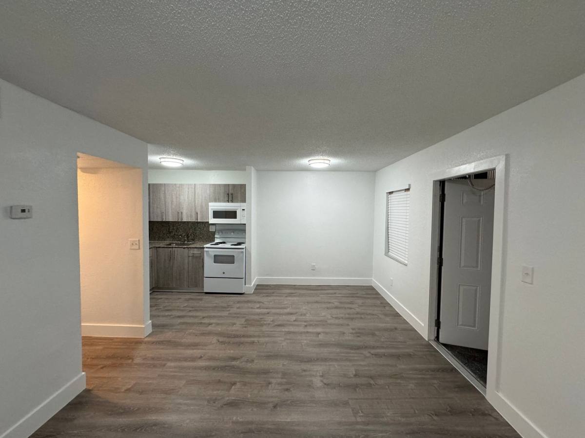 Apartment for rent at 2910 Pierce St, Hollywood, FL 33020