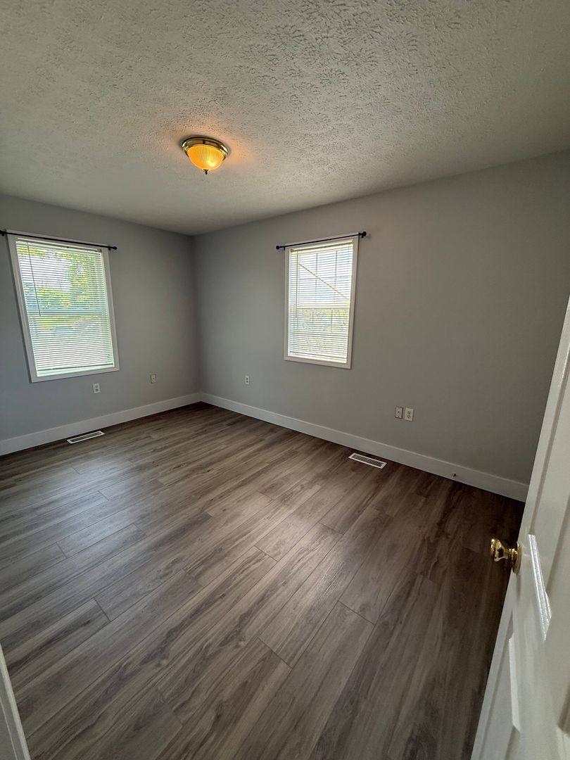 Apartment for rent at 264 Peterson Ave, Auburn, KY 42206