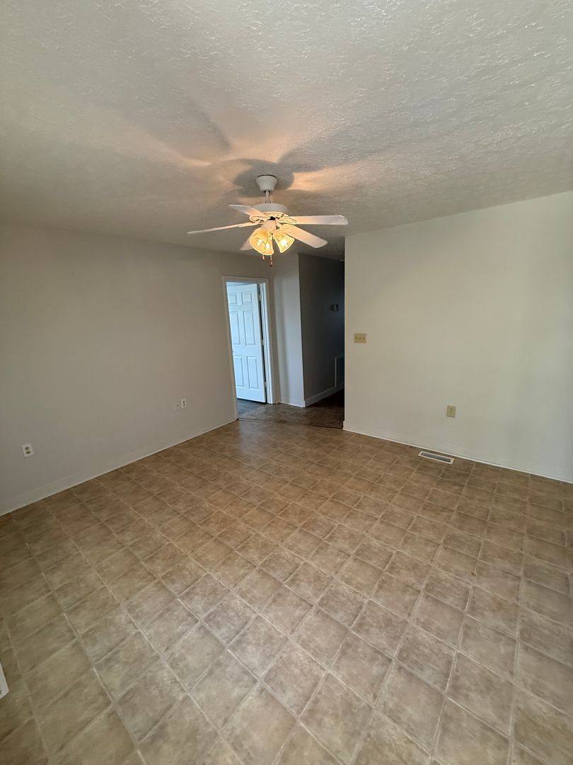 Apartment for rent at 264 Peterson Ave, Auburn, KY 42206