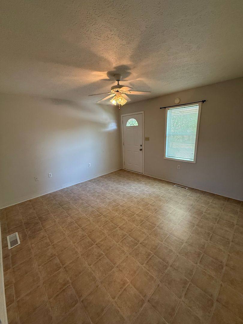 Apartment for rent at 264 Peterson Ave, Auburn, KY 42206