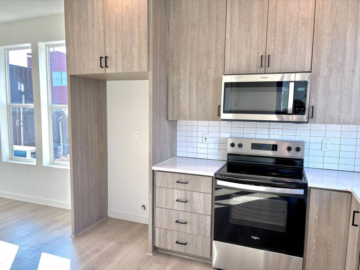 Townhouse for rent at 7582 N Alma Ave, Portland, OR 97203