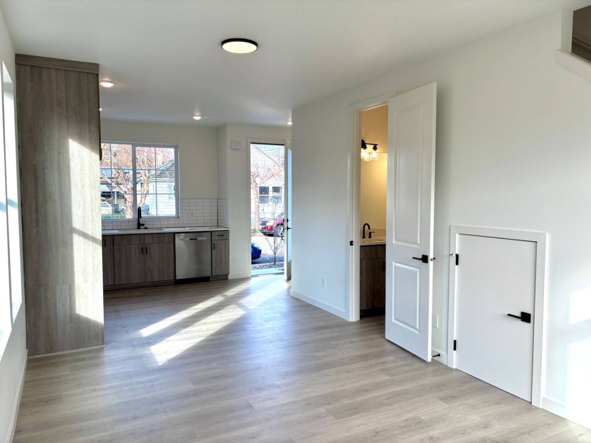 Townhouse for rent at 7582 N Alma Ave, Portland, OR 97203