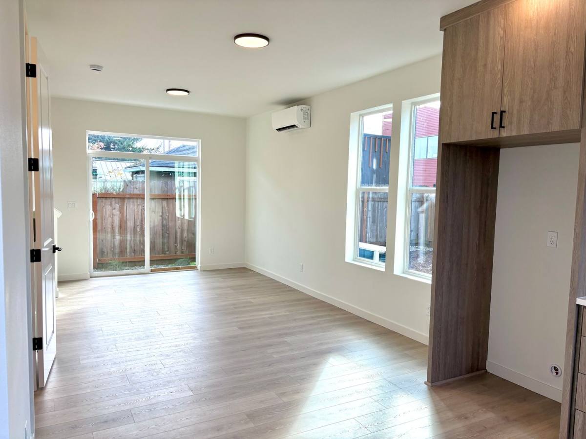 Townhouse for rent at 7582 N Alma Ave, Portland, OR 97203