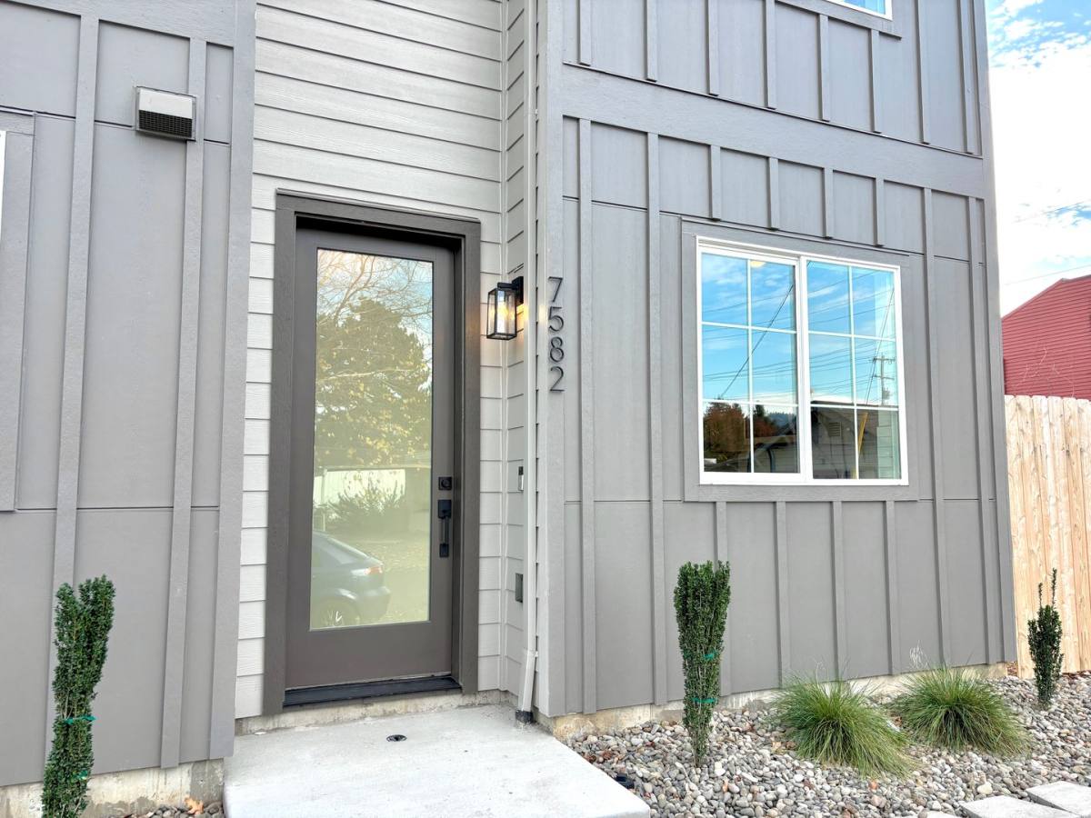 Townhouse for rent at 7582 N Alma Ave, Portland, OR 97203