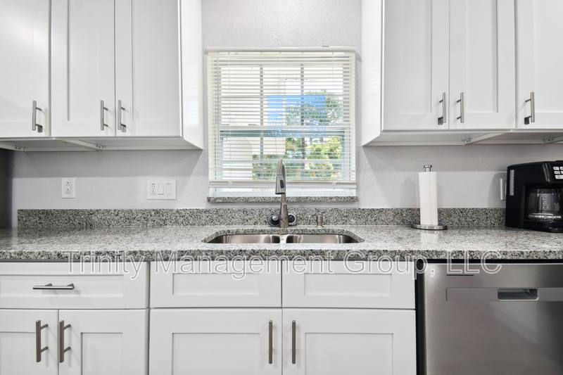House for rent at 1051 Dogwood Dr #ROOM 1, Dunedin, FL 34698