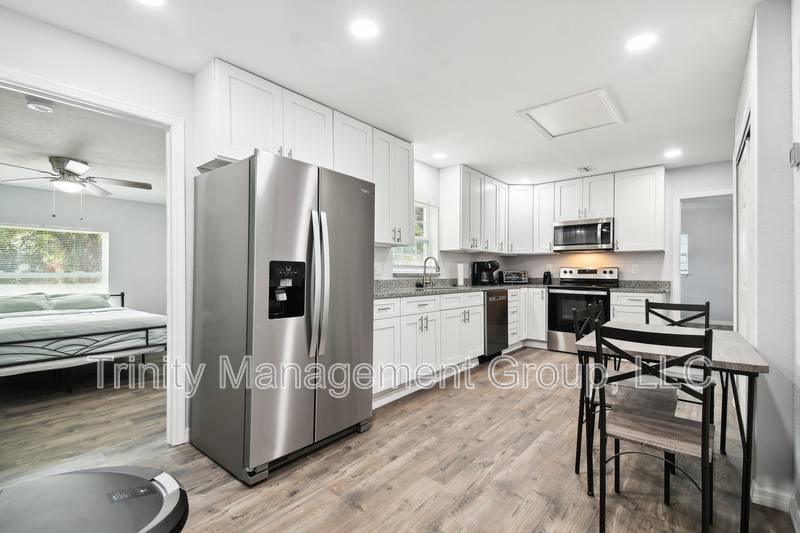 House for rent at 1051 Dogwood Dr #ROOM 1, Dunedin, FL 34698