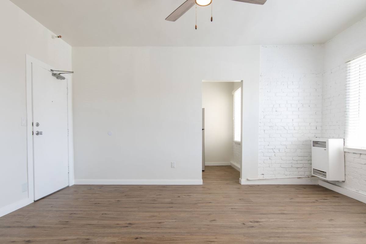 Apartment for rent at 260 S Mariposa, Los Angeles, CA 90004