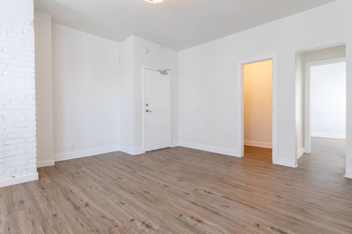 Apartment for rent at 260 S Mariposa, Los Angeles, CA 90004
