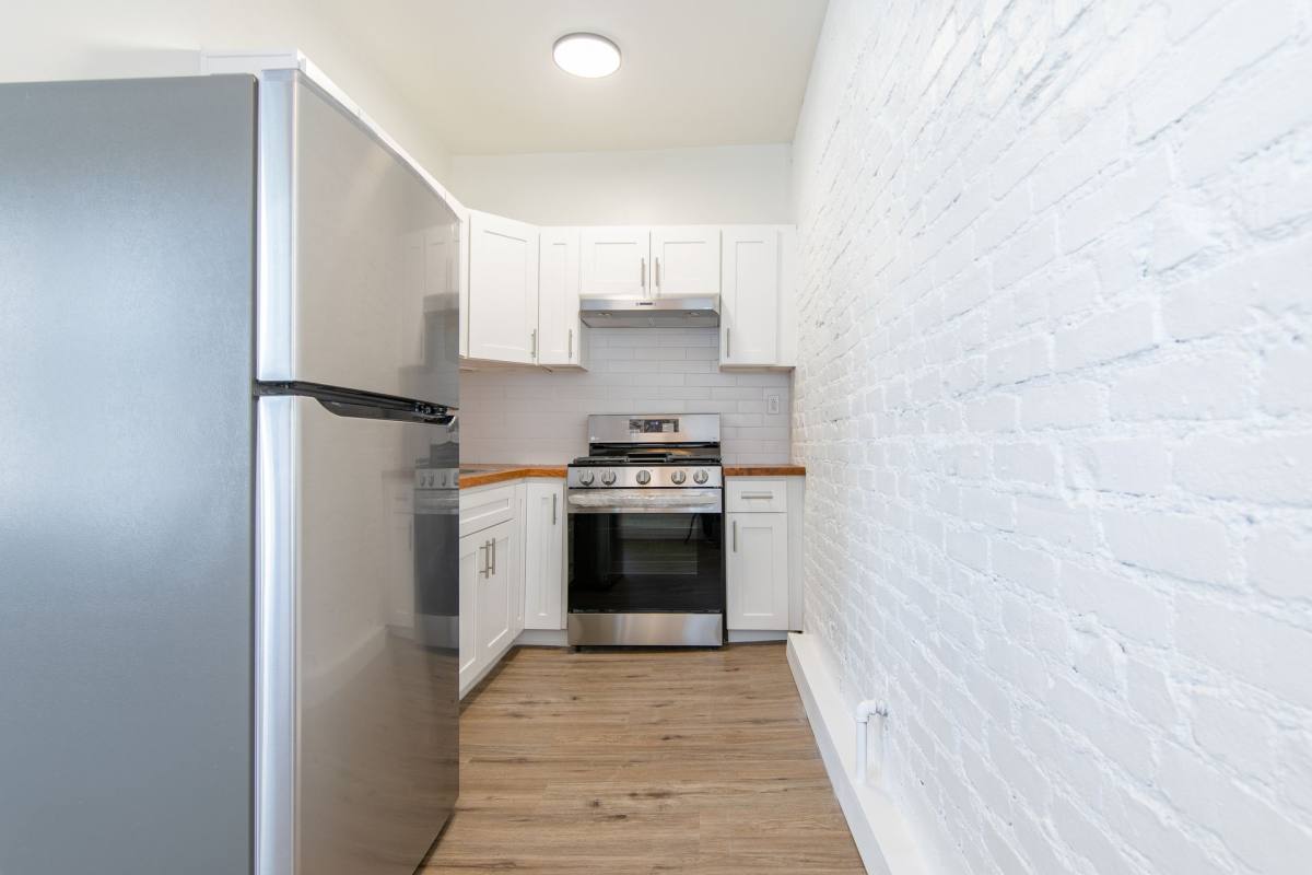 Apartment for rent at 260 S Mariposa, Los Angeles, CA 90004