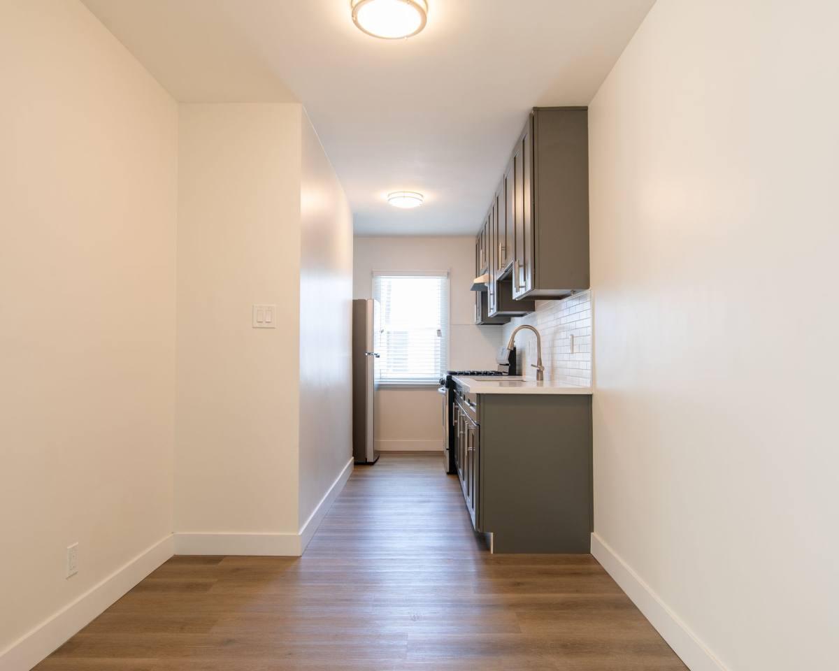 Apartment for rent at 515 S St Andrews, Los Angeles, CA 90020