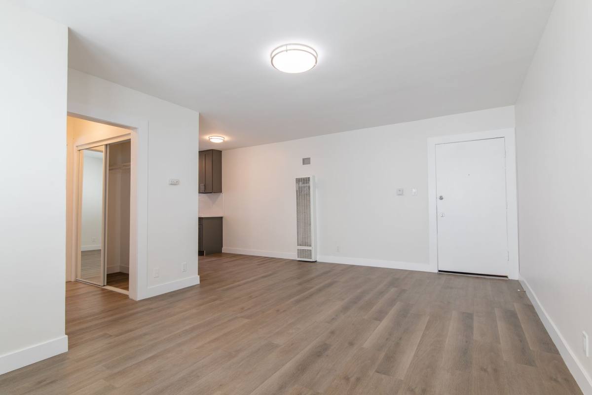 Apartment for rent at 515 S St Andrews, Los Angeles, CA 90020