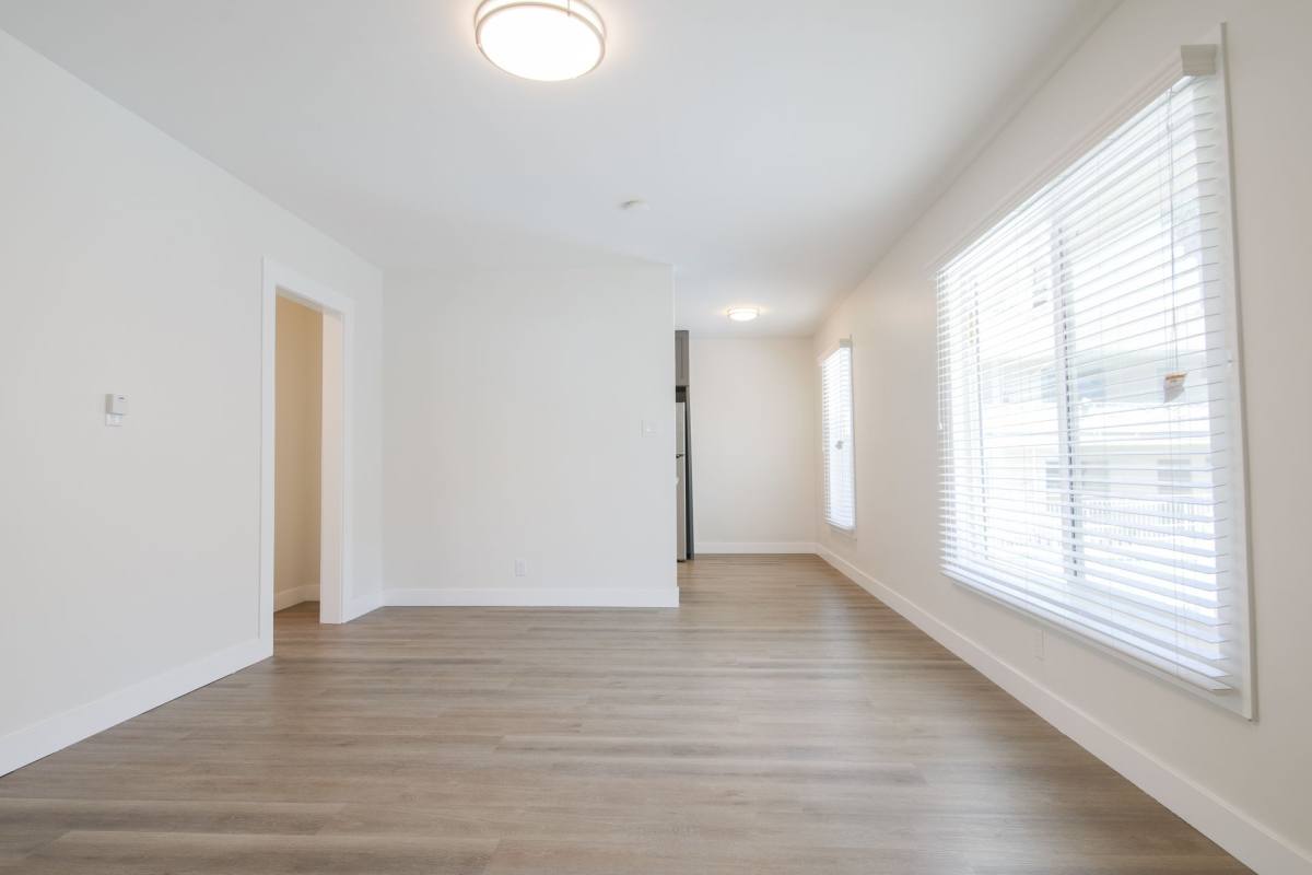 Apartment for rent at 515 S St Andrews, Los Angeles, CA 90020