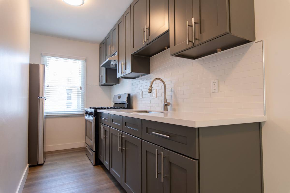 Apartment for rent at 515 S St Andrews, Los Angeles, CA 90020