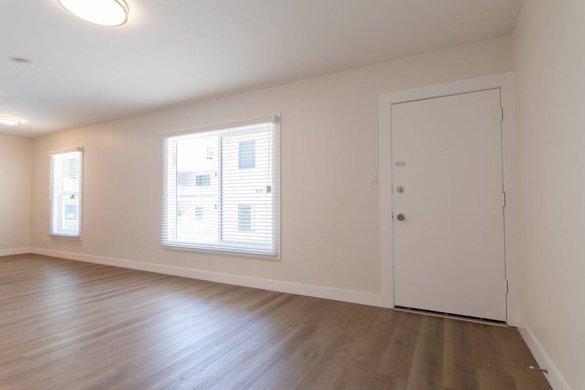 Apartment for rent at 515 S St Andrews, Los Angeles, CA 90020