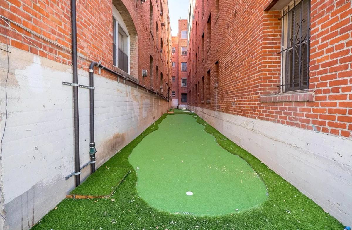 Apartment for rent at 808 S Hobart, Los Angeles, CA 90005