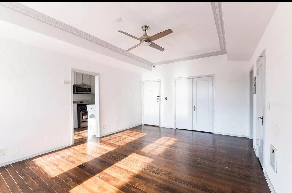 Apartment for rent at 808 S Hobart, Los Angeles, CA 90005