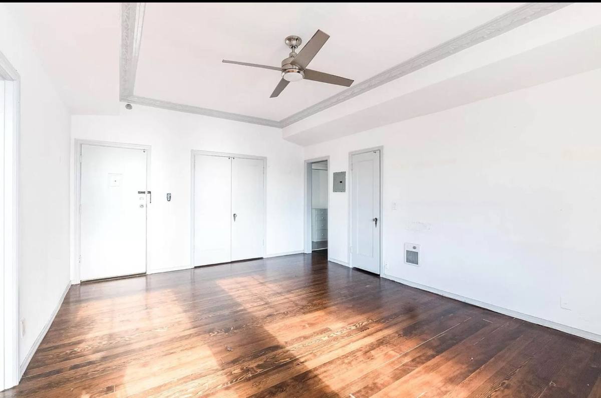 Apartment for rent at 808 S Hobart, Los Angeles, CA 90005