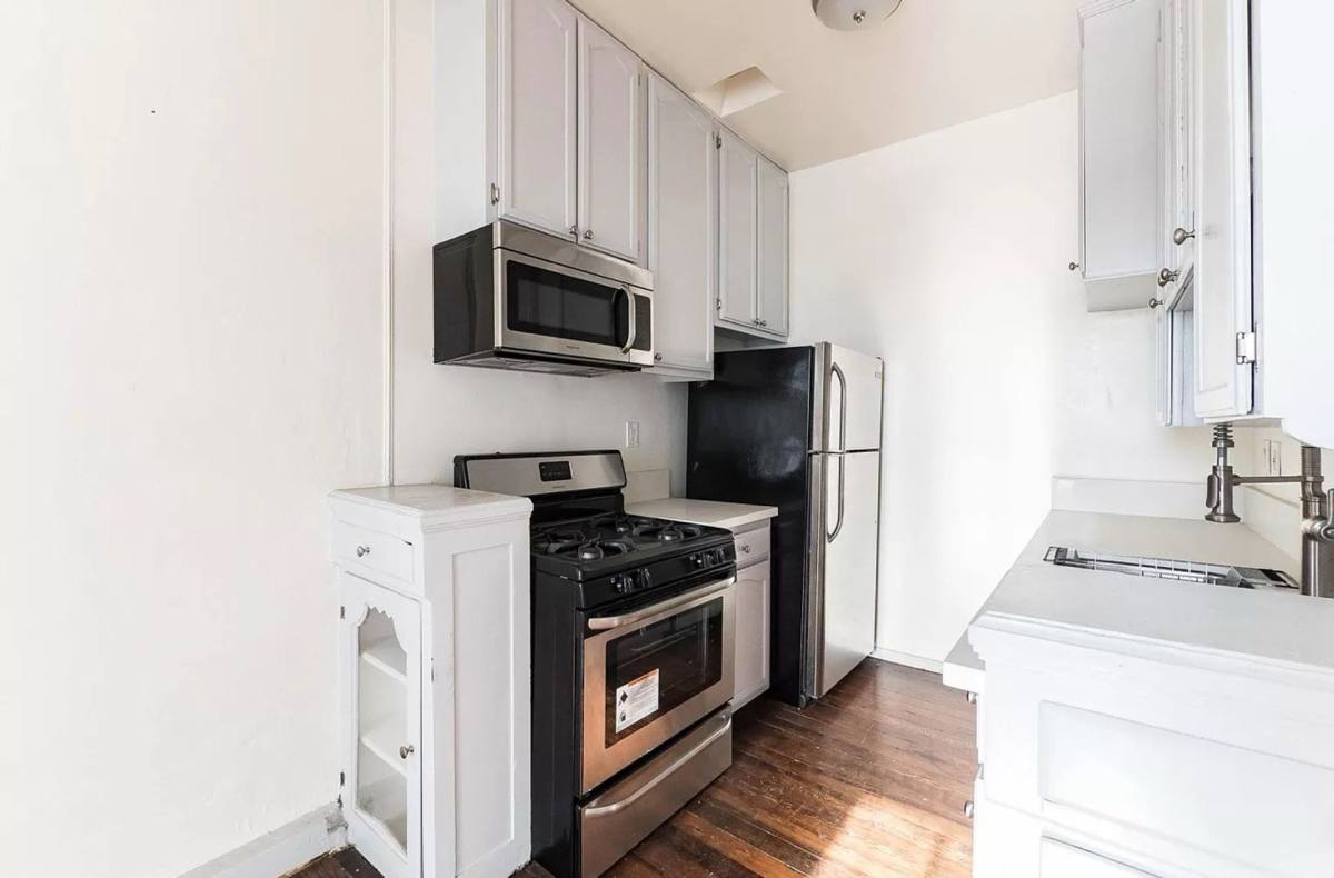 Apartment for rent at 808 S Hobart, Los Angeles, CA 90005