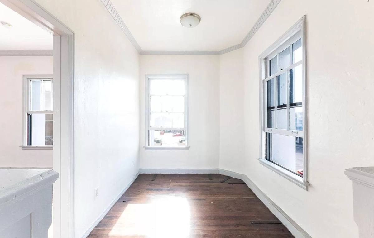 Apartment for rent at 808 S Hobart, Los Angeles, CA 90005
