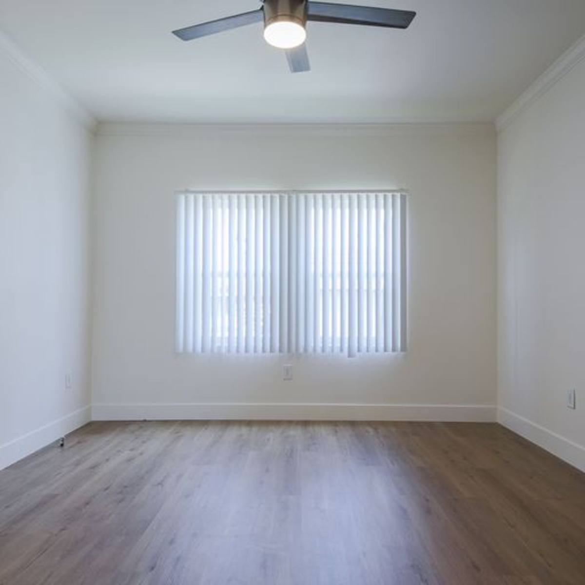 Apartment for rent at 5200 Hollywood Blvd, Los Angeles, CA 90027