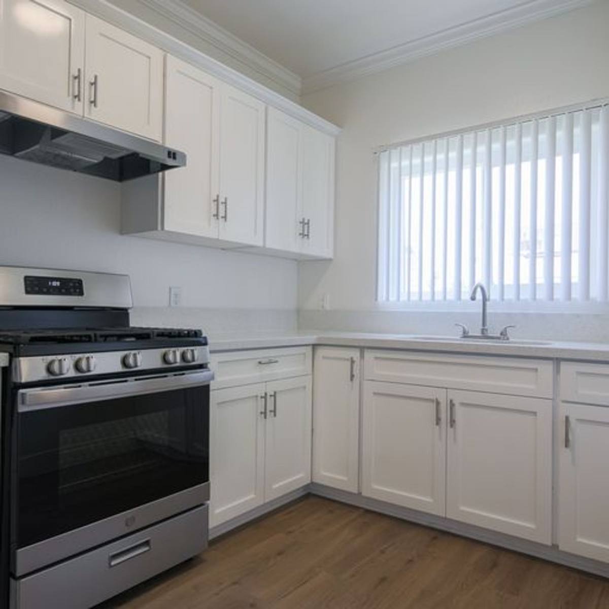 Apartment for rent at 5200 Hollywood Blvd, Los Angeles, CA 90027
