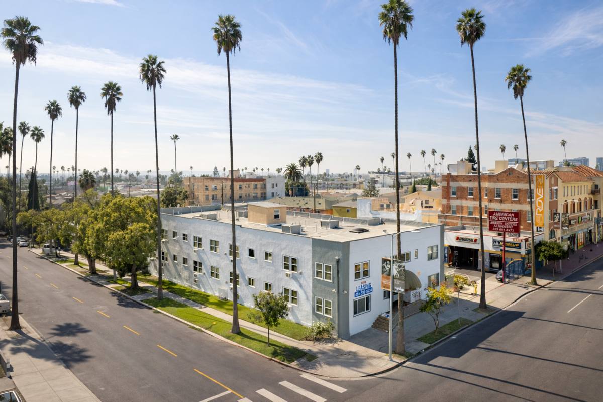 Apartment for rent at 5200 Hollywood Blvd, Los Angeles, CA 90027