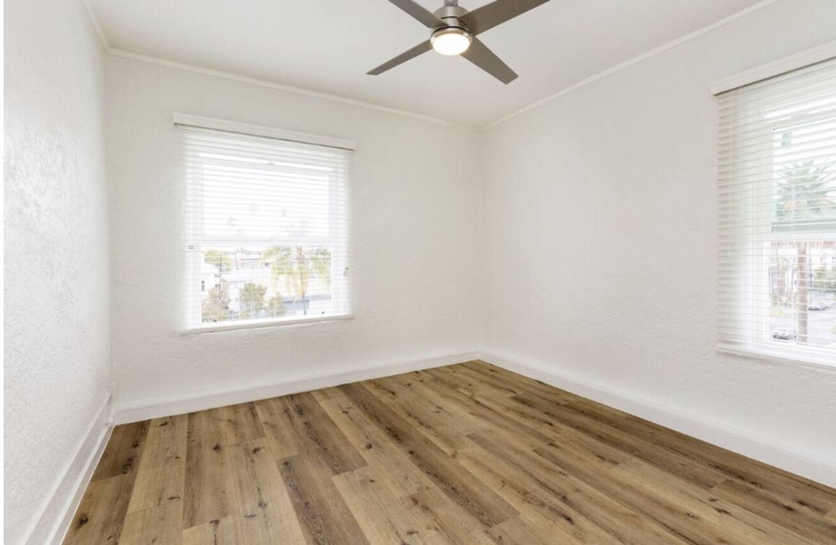 Apartment for rent at 426 S Manhattan Place, Los Angeles, CA 90020