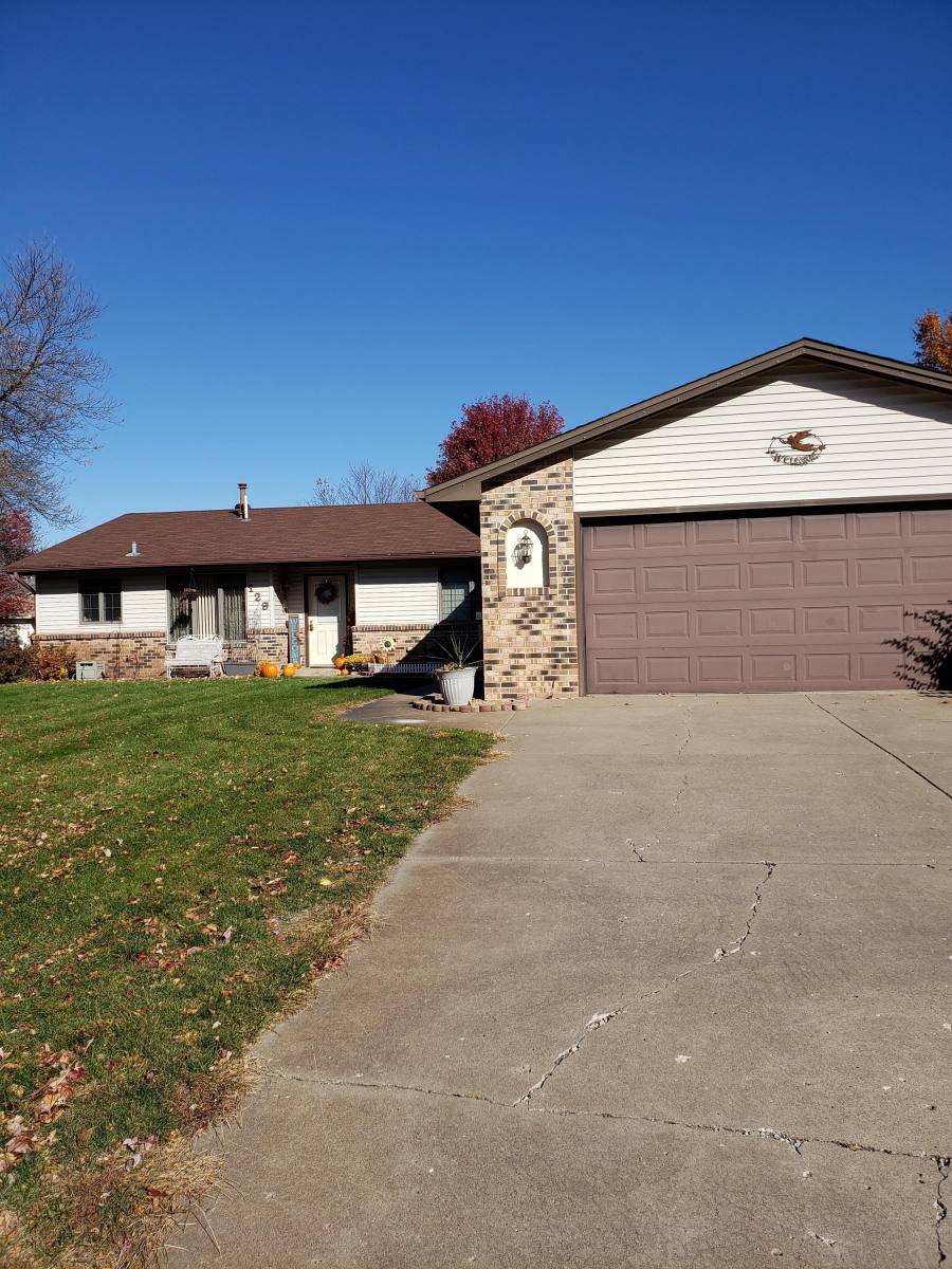 House for rent at 127 Jerry Liefert Dr, Monticello, MN 55362