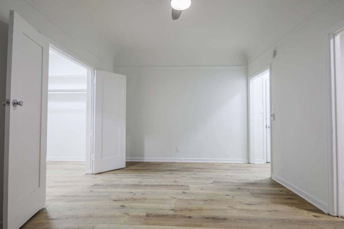 Apartment for rent at 132 S Westmoreland, Los Angeles, CA 90004