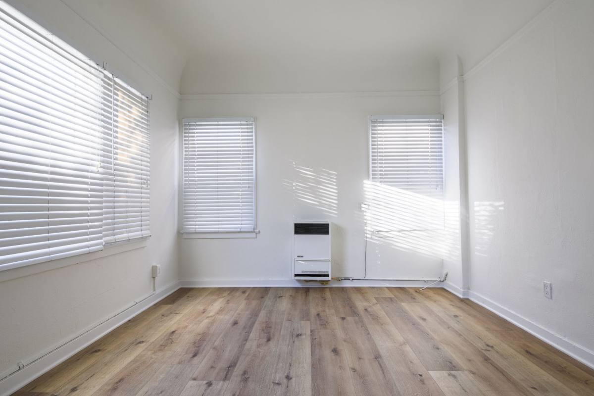 Apartment for rent at 132 S Westmoreland, Los Angeles, CA 90004