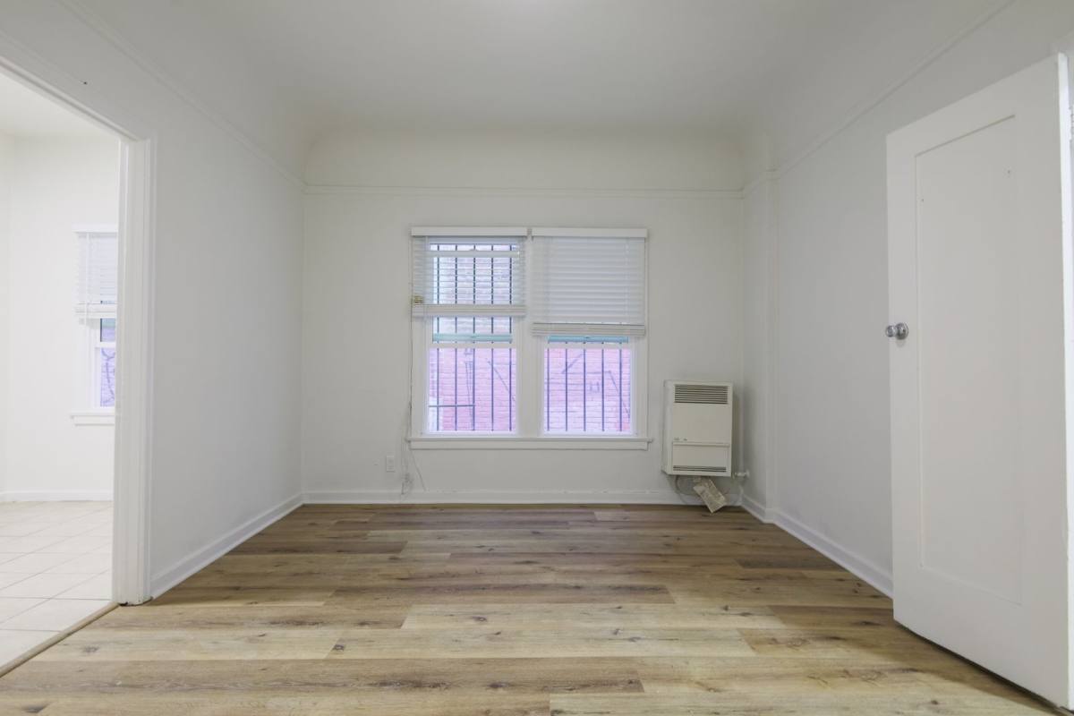 Apartment for rent at 132 S Westmoreland, Los Angeles, CA 90004