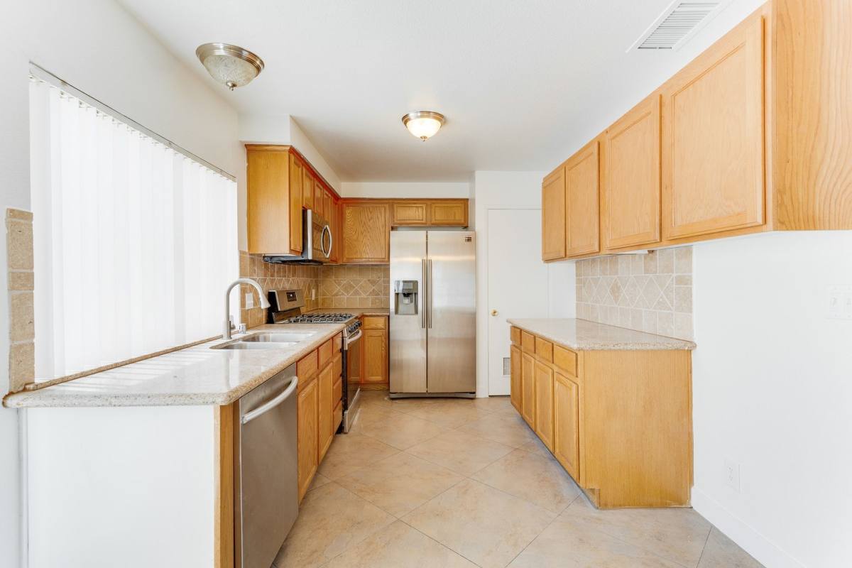 Townhouse for rent at 6224 Meadow Vista Lane, Las Vegas, NV 89103