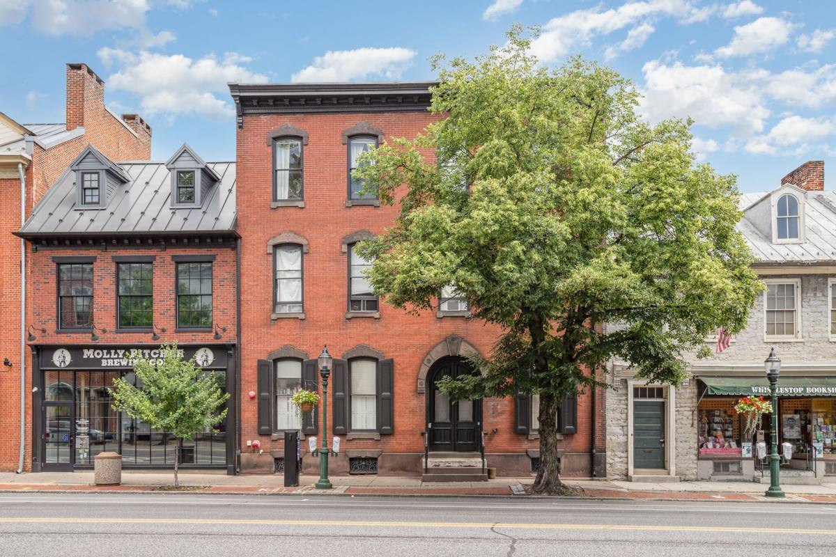 Apartment for rent at 133 W High St, Carlisle, PA 17013