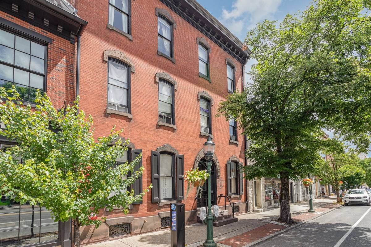 Apartment for rent at 133 W High St, Carlisle, PA 17013